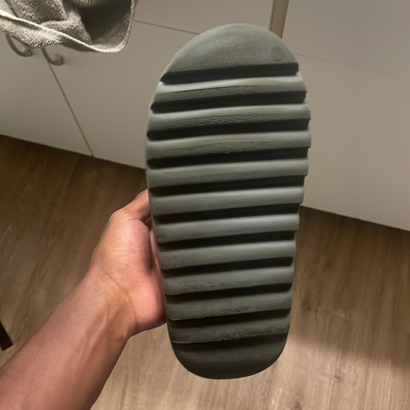Yeezy slides onyx (size 9us) - Picture 6 of 6